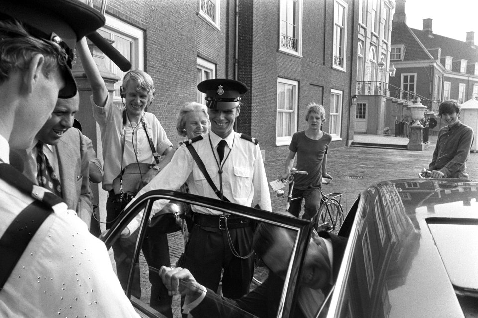 Premier Biesheuvel wordt ontvangen door koningin Juliana op Huis ten Bosch ivm, Bestanddeelnr 925-7515