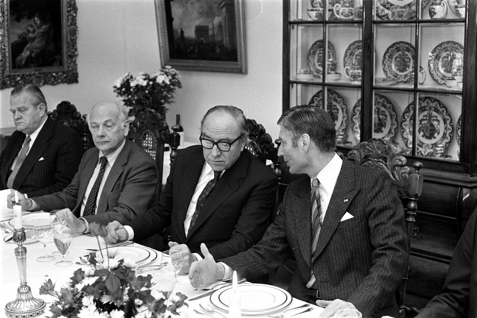 Premier Van Agt de voorzitter Europese commissie Jenkins voor een lunch op catsh, Bestanddeelnr 931-1970