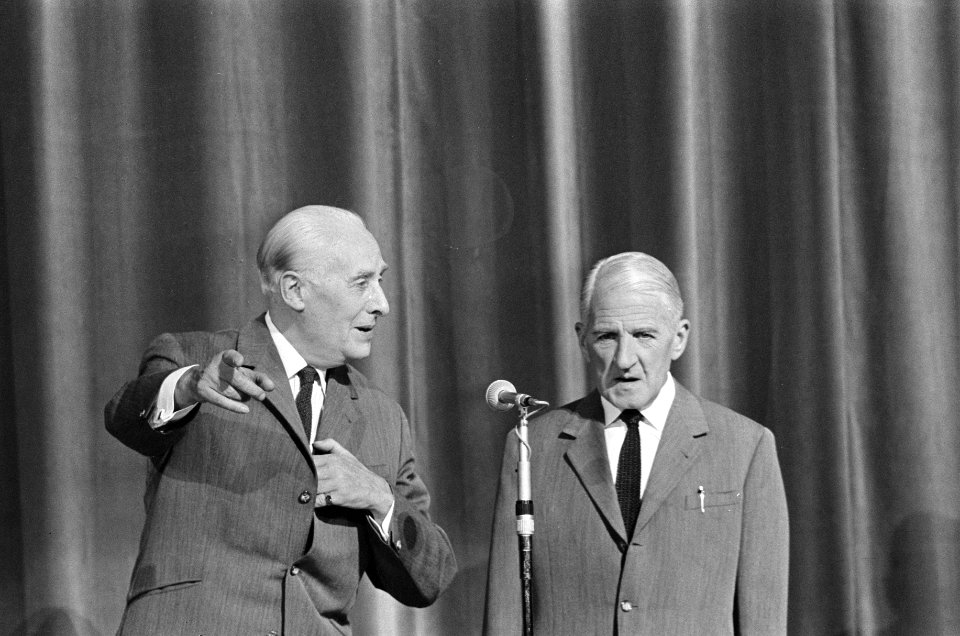 Premiere Snip en Snap Revue te Hilversum. Willy Walden en Piet Muyzelaar, Bestanddeelnr 920-5011