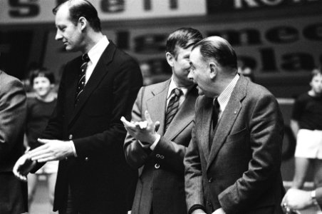 Premier van Agt kijkt naar Bjorn Borg, Bestanddeelnr 930-2091