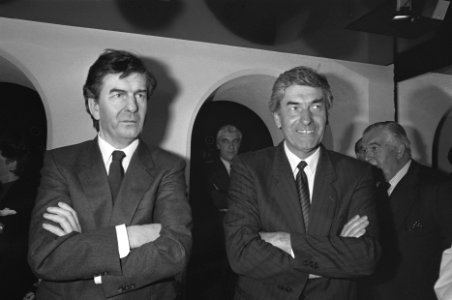 Premier Lubbers met evenbeeld in wassenbeeldenmuseum Madam Tussaud in Amsterdam, Bestanddeelnr 934-2585