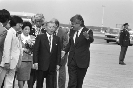 Premier Lubbers verwelkomt Japanse premier Takeshita o p Schiphol, Bestanddeelnr 934-2600