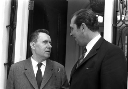 Premier Biesheuvel (rechts) ontvangt Gromyko op het Catshuis, Gromyko (links) en, Bestanddeelnr 925-7218