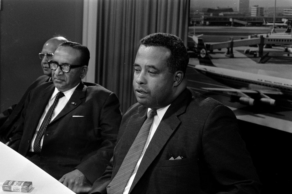 Premier Sedney en Statenvoorzitter Lachmon van Suriname arriveren op Schiphol. L, Bestanddeelnr 923-1214