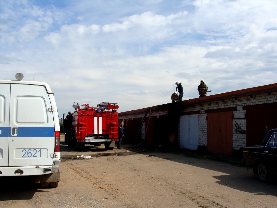 Pozhar v garzhe, Koryazhma 9.07.2011 (00)