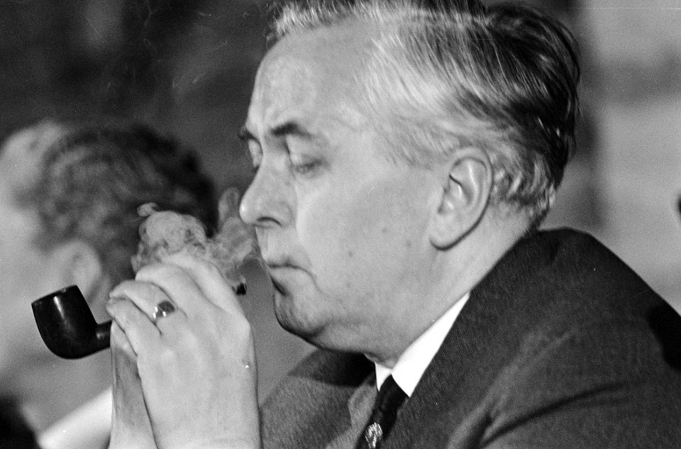 Premier Wilson gaf persconferentie na bespreking in Den Haag , Wilson (kop) met , Bestanddeelnr 920-1164