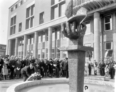 Premier Marijnen onthult het Bevrijdingsmonument te Hengelo, Bestanddeelnr 917-6060