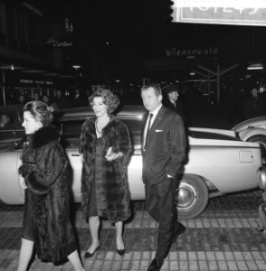 Premiere Nederlandse film 10.32 in Lumiere te Rotterdam, aankomst actrice Lind, Bestanddeelnr 918-7249