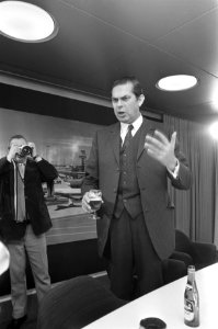 Premier Biesheuvel vertrekt van Schiphol naar de West en New York , Biesheuvel t, Bestanddeelnr 925-3117