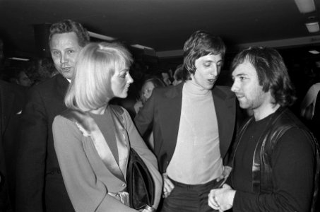 Premiere van de film Johan Cruijff nummer veertien, vlnr mevrouw Cruijff ,, Bestanddeelnr 926-2695