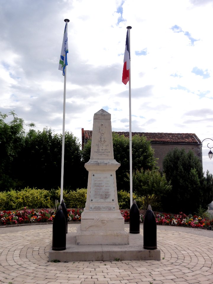 Préguillac (Charente-Maritime) monument aux morts