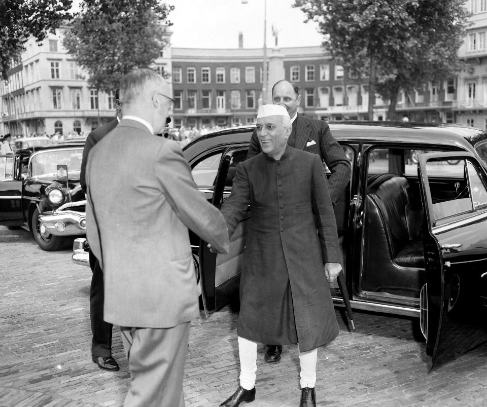 Premier Nehroe van India in ons land. Nehroe in Rotterdam, Bestanddeelnr 908-7550