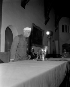 Premier Nehroe van India in ons land. Persconferentie Rolzaal Den Haag, Bestanddeelnr 908-7578