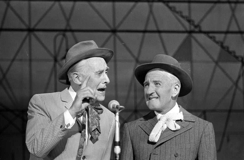 Premiere Snip en Snap Revue , het duo Walden-Muyzelaar tijdens optreden te Hilve, Bestanddeelnr 920-5006