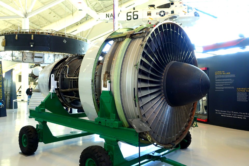 Pratt & Whitney JT9D-7 turbofan engine, 1970 - Evergreen Aviation & Space Museum - McMinnville, Oregon - DSC00895
