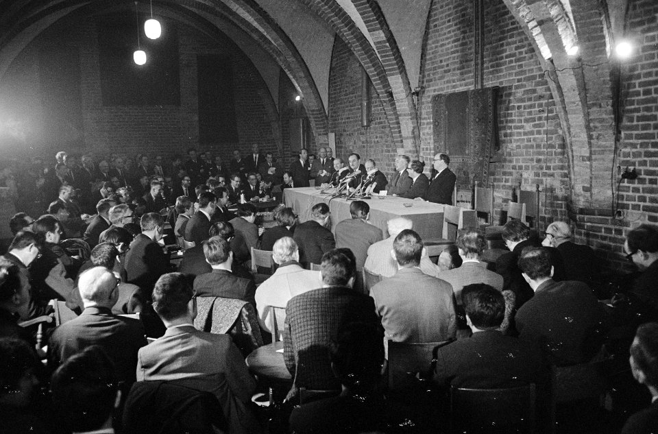 Premier Wilson gaf persconferentie na bespreking in Den Haag , overzichten persc, Bestanddeelnr 920-1170