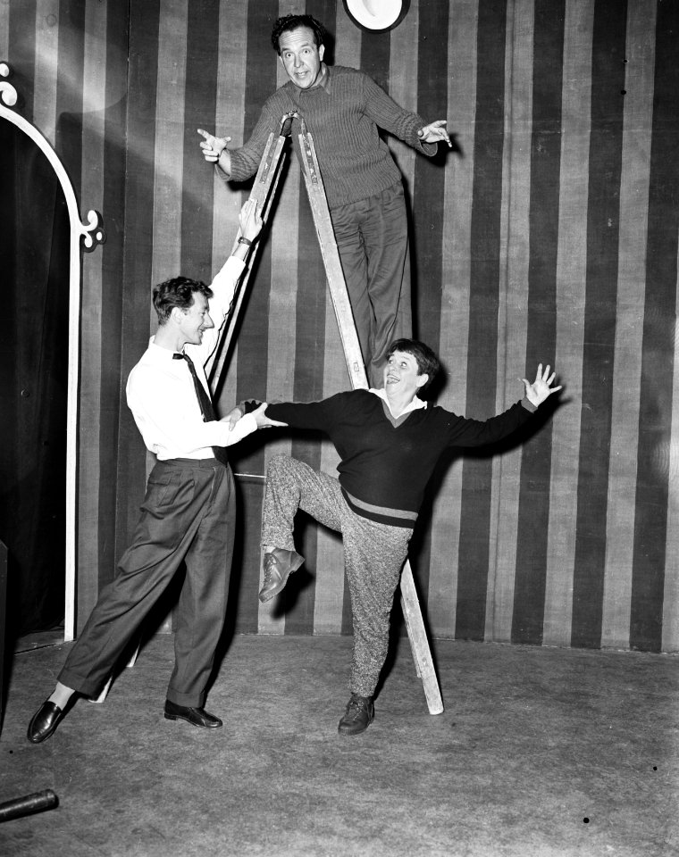 Première ABC Cabaret 'De Kat van Huis' in Den Haag Wim Kan, Corry Vonk, Alber…, Bestanddeelnr 907-2569