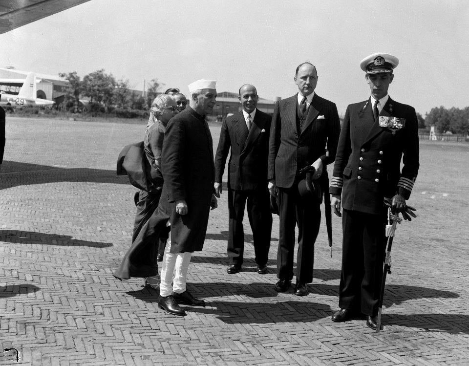 Premier Nehroe van India in ons land. Aankomst op Valkenburg, Bestanddeelnr 908-7541
