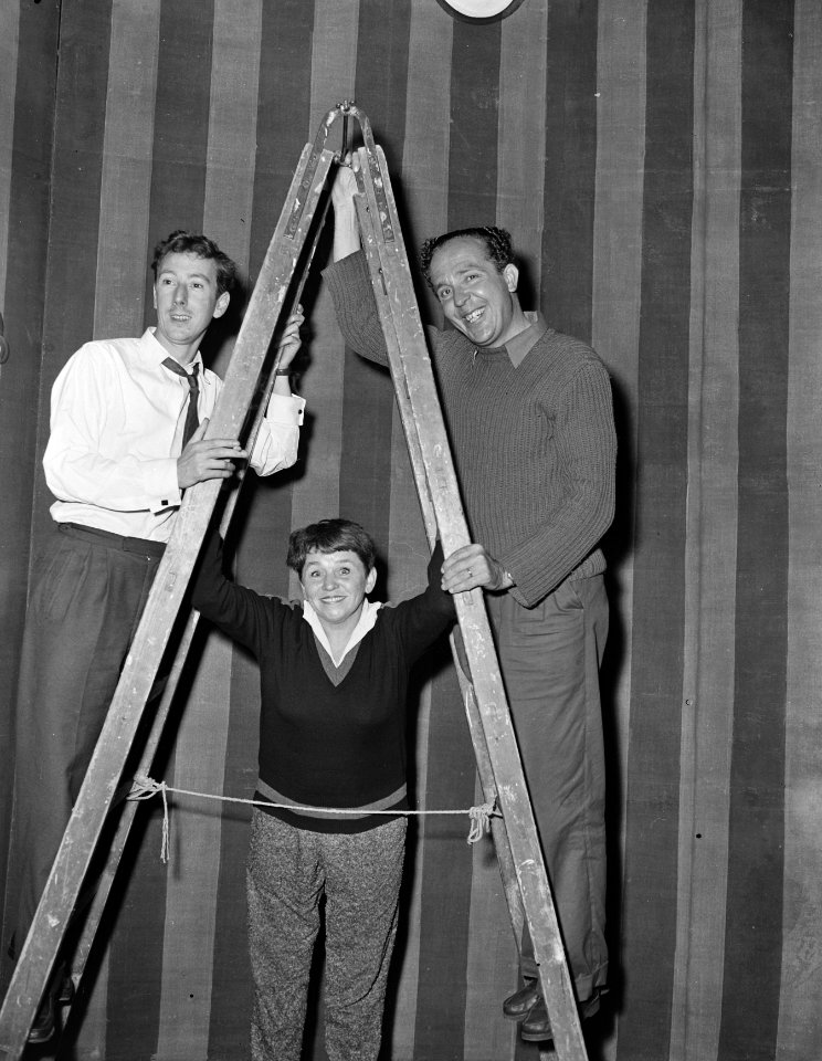 Première ABC Cabaret De Kat van Huis in Den Haag Wim Kan, Corry Vonk, Alber…, Bestanddeelnr 907-2568