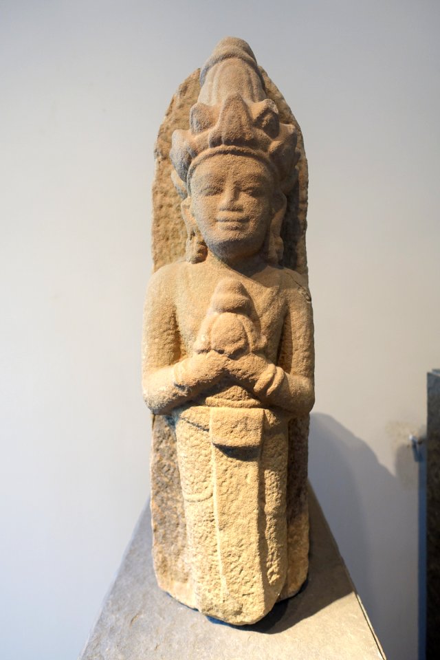 Praying deity, Tra Kieu, Quang Nam, 10th century AD, sandstone - Museum of Vietnamese History - Ho Chi Minh City - DSC06141