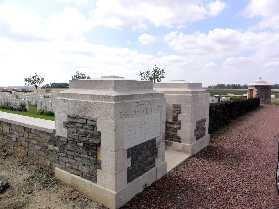 Prémont British Cemetery (Aisne) (01)