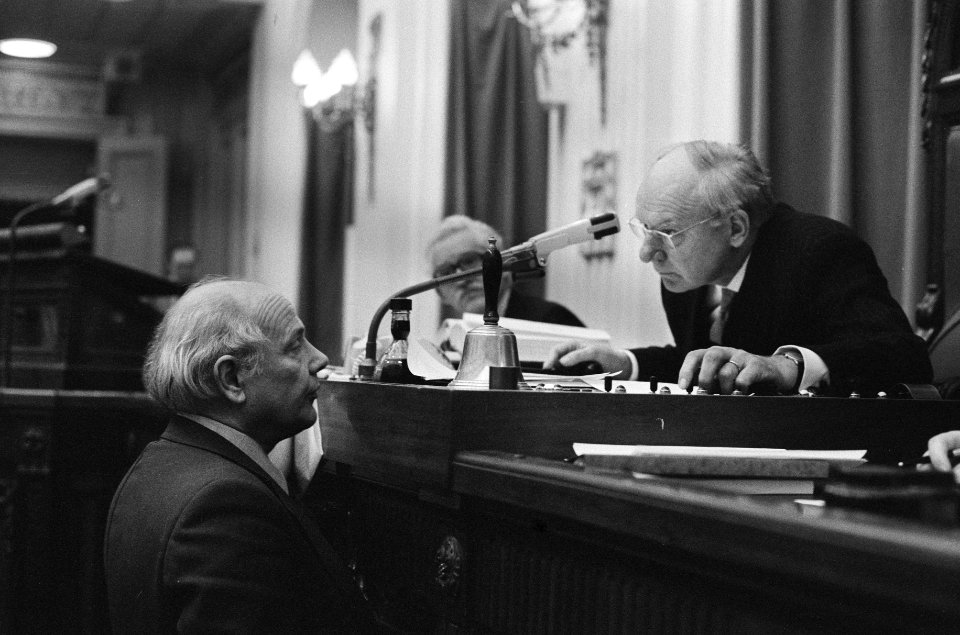 Premier Den Uyl en kamervoorzitter Vondeling (rechts), Bestanddeelnr 926-8995