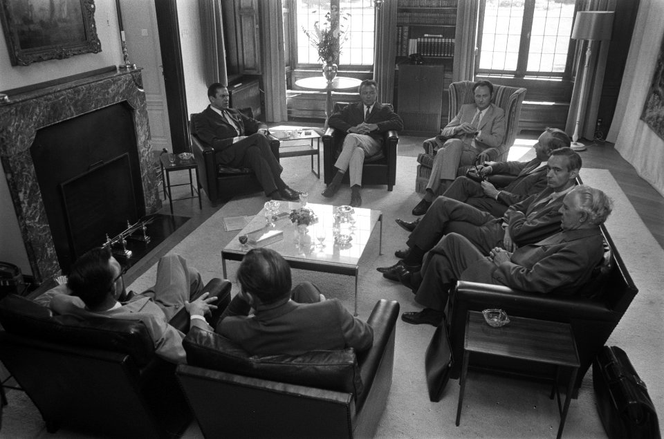 Premier Biesheuvel spreekt met werknemersorganisaties op Catshuis Den Haag, Bestanddeelnr 924-7296
