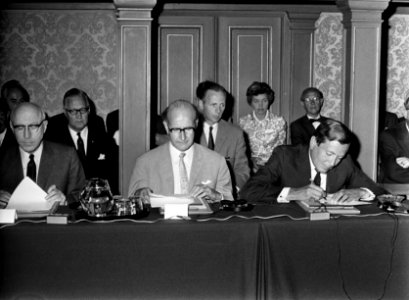 Pr. Claus bij 6e Assemblee Generale Europa Nostra in gebouw Kon.NL Acad. Weten A, Bestanddeelnr 922-5160