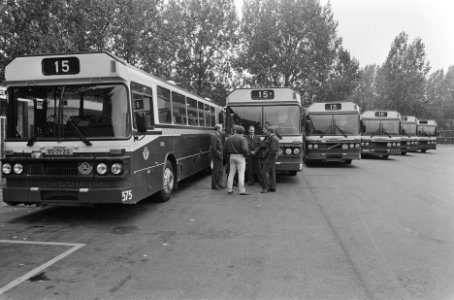 Presentatie zes nieuwe Stockholmse bussen voor GVB-Amsterdam in Garage West, Bestanddeelnr 933-7780