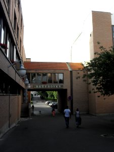 Průchod a spoj staré a nové budovy Beethovenu
