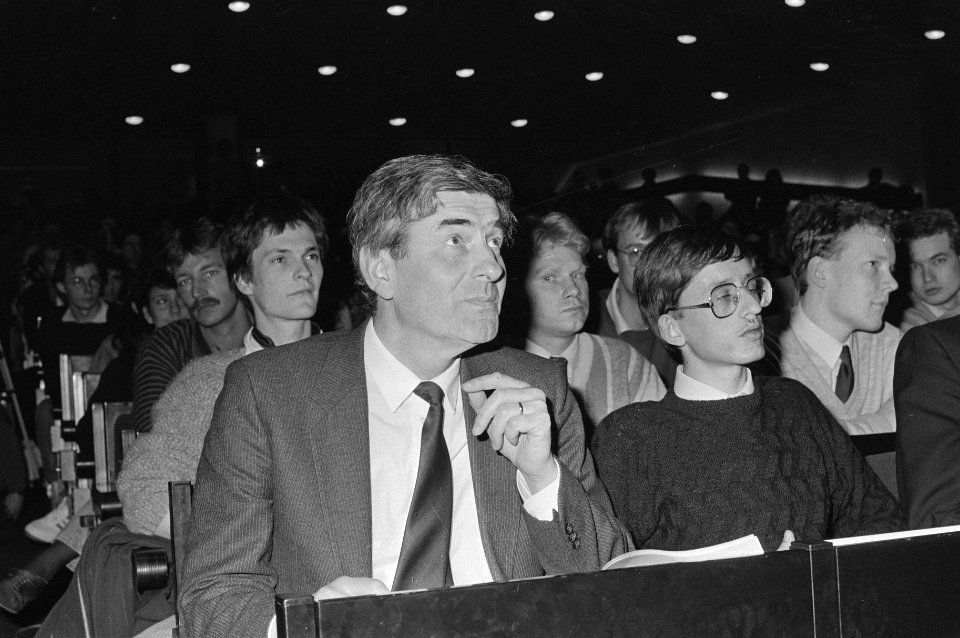 Premier Lubbers tijdens een bijeenkomst op de Vrije Universiteit in Amsterdam, Bestanddeelnr 933-6260