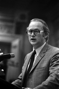 Premier Biesheuvel legt in Tweede Kamer verklaring af over Kabinetscrisis, Andri, Bestanddeelnr 925-8138
