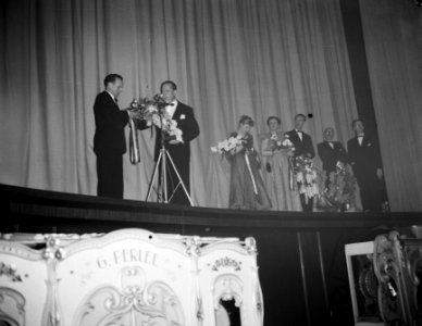 Premier van film Het Wonderlijke leven van Willem Parel in de Cineas Damrak, Bestanddeelnr 906-9764
