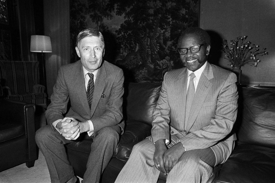 Premier Van Agt (CDA) heeft Oliver Tambo, voorzitter van het African National Congress, ontvangen in het Catshuis