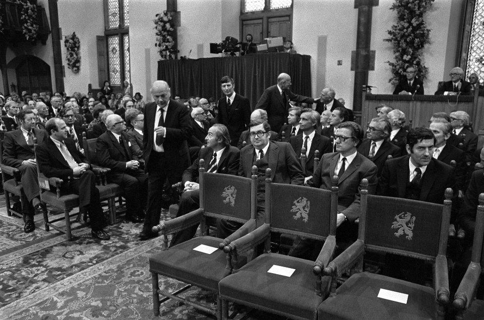 Premier den Uyl en de ministers Van Agt en De Gaay Fortman komen op het laatste , Bestanddeelnr 927-4562