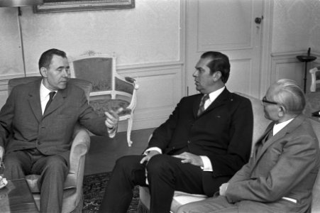 Premier Biesheuvel (rechts) ontvangt Gromyko op het Catshuis, in gesprek vlnr, Bestanddeelnr 925-7214