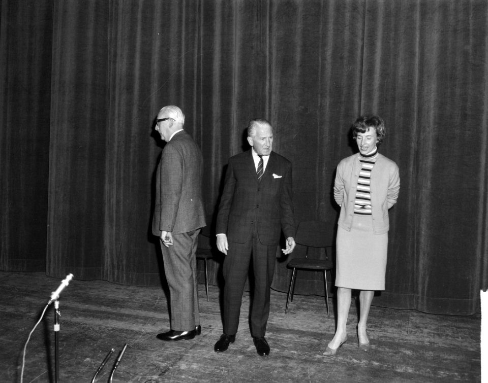 Première Snip en Snap revue Samen Uit aanstaande vrijdag, tijdens repetitie v., Bestanddeelnr 917-3599