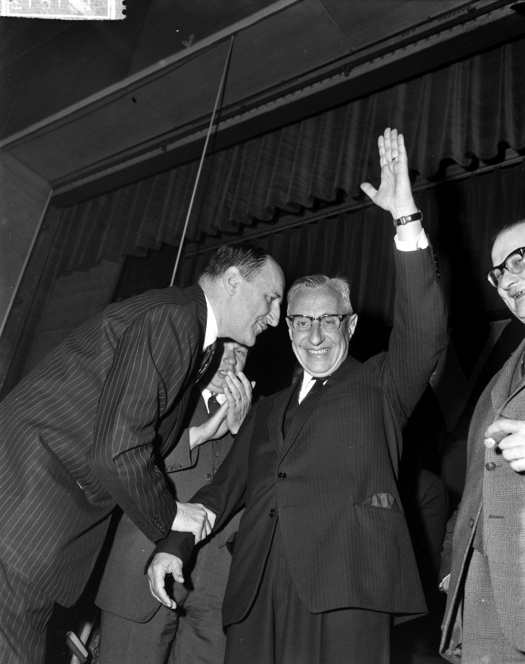 Premier De Quay (r) en minister Luns (Buitenlandse zaken), Bestanddeelnr 915-1612