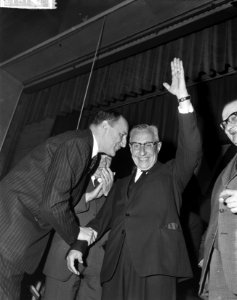 Premier De Quay (r) en minister Luns (Buitenlandse zaken), Bestanddeelnr 915-1612