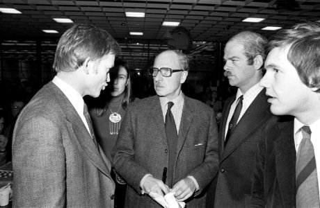 PPR-congres in Utrecht v.l.n.r. staatssecr. Van Hulten minister Van Doorn en Ba, Bestanddeelnr 927-6181