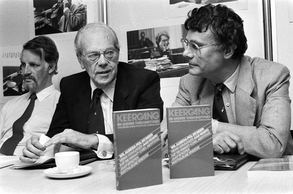 Presentatie van het boek Keergang met twee van de auteurs Wil Albeda (l) en Aa, Bestanddeelnr 932-3252