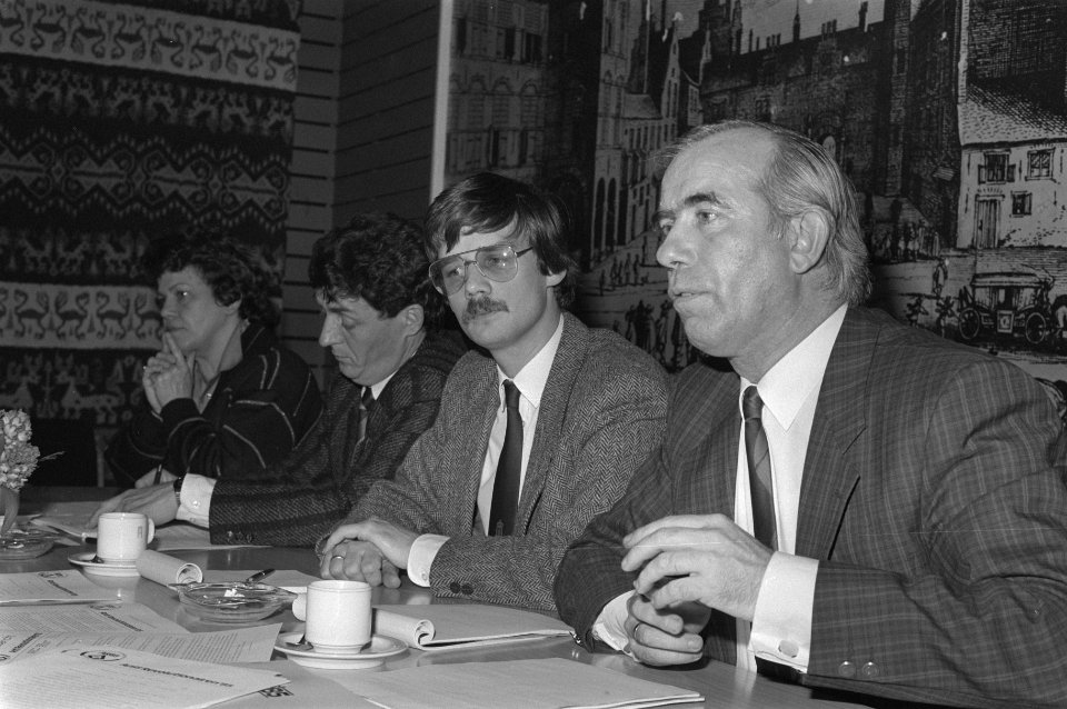 Presentatie van de nieuwe partij AR'85 in Den Haag v.l.n.r. Van der Vlist (vo…, Bestanddeelnr 933-6213