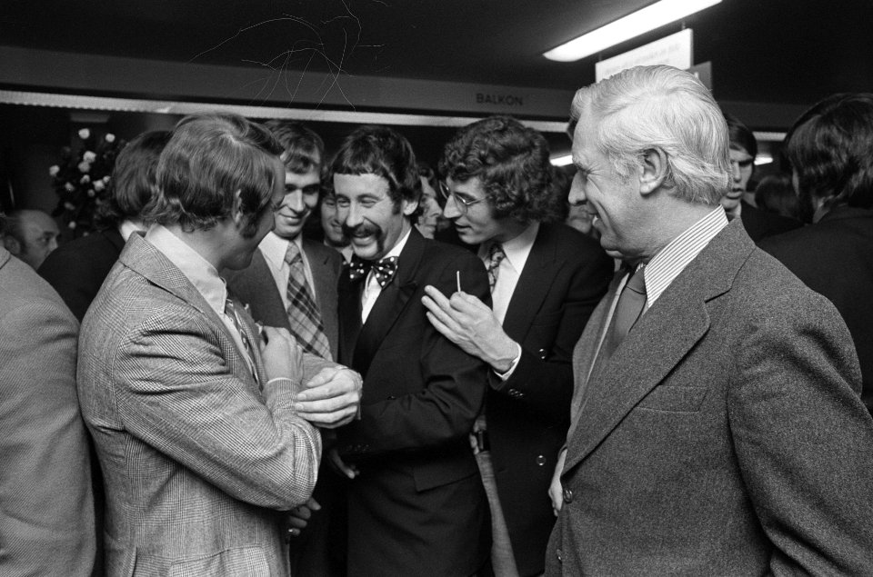 Première van de film 'Johan Cruyff nummer veertien' Dé Stoop met spelers en tra, Bestanddeelnr 926-2694