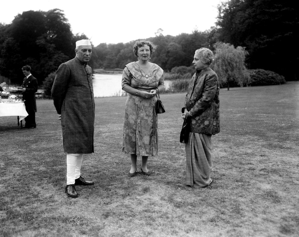 Premier Nehroe van India in ons land. Op Paleis Soestdijk, Bestanddeelnr 908-7577