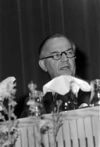 Premier De Jong aan het woord, Bestanddeelnr 924-3929