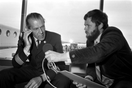 President Forsberg (l) tijdens een interview, Bestanddeelnr 925-6703