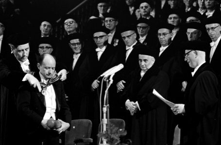 Pr. dr. J. Ellul, hoogleraar aan de universiteit van Bordeaux en ontvanger van e, Bestanddeelnr 918-3391