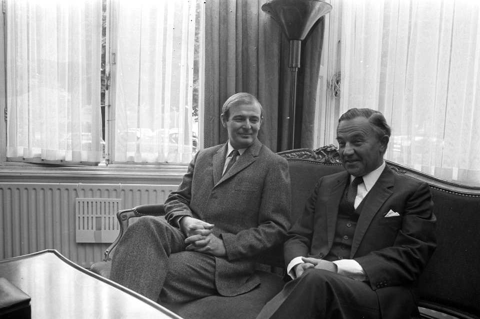 Premier De Jong ontvangt de Australische vicepremier John Douglas Anthony (l) in, Bestanddeelnr 924-6378