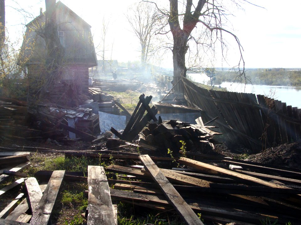 Pozhar u cerkvi, Koryazhma 14.05.2011 (02)