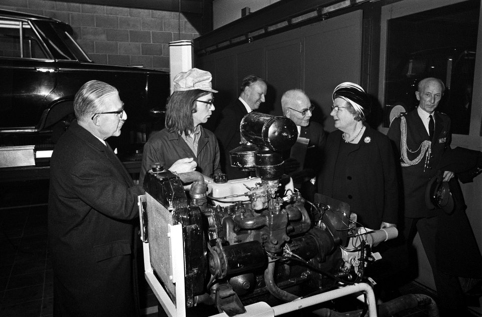 President Gustav Heinemann van de BRD en koningin Juliana bezoeken het Centrum …, Bestanddeelnr 923-0165